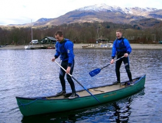  Las canoas suelen ser bastanle estables 